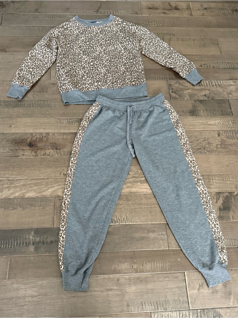 Splendid Animal Print Lounge Set Sweatpants Leisure Pajamas Gray Grey Leopard